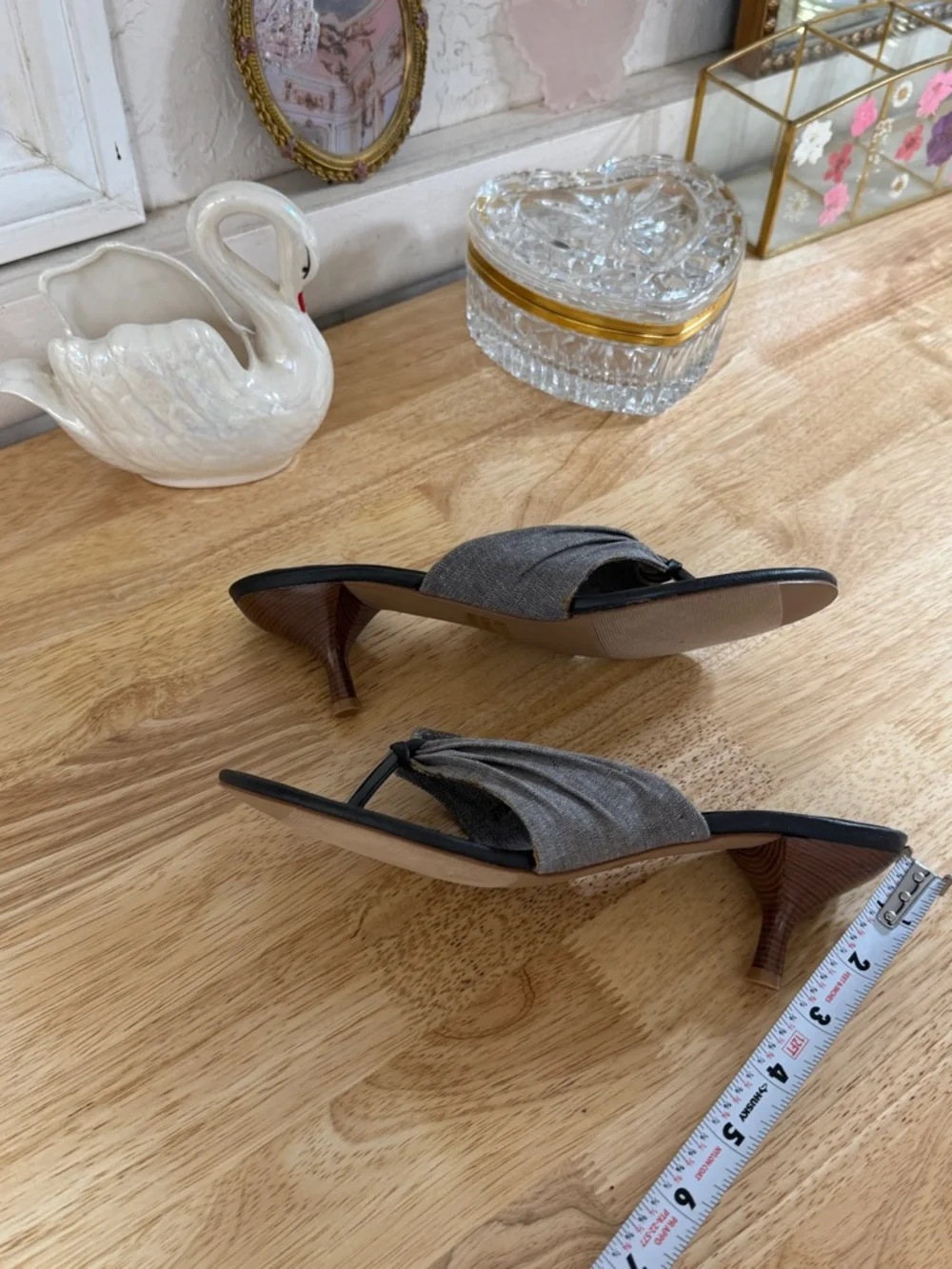 Vintage Y2K Gray Slip On Thong Kitten Heel Sandals Pumps Size 8 #Summer
#Y2K - Picture 7 of 14